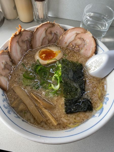 「背脂そば醤油600円+チャーシュー3枚250円」@ラーメン・ぶーけの写真