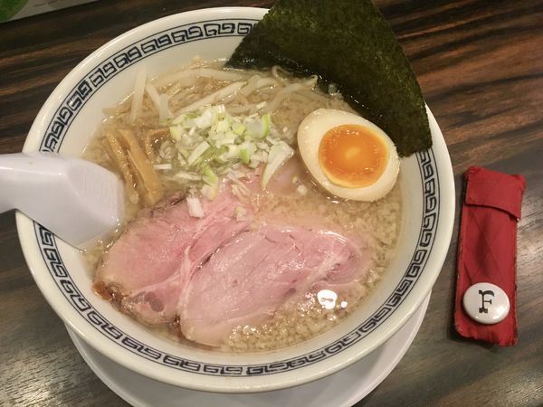「背脂醤油（太麺）」@稲荷屋の写真