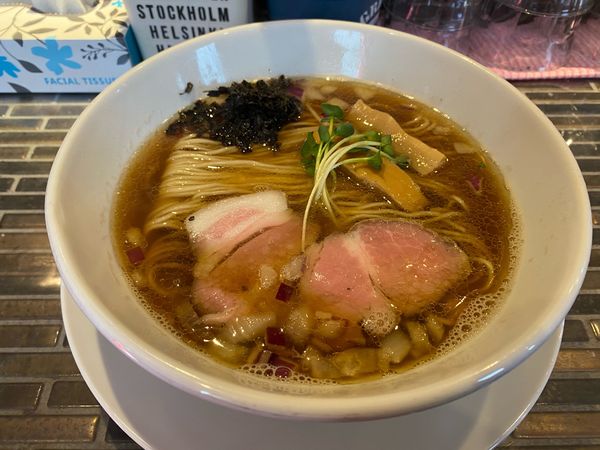 「イカとサンマの煮干しの清湯中華そば」@noodles kitchen GUNNERS 新丸子店の写真