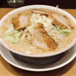 魚郎らーめん（ニンニク少し￥990）