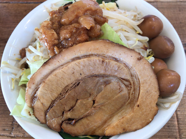 「濃厚雷そば(並)野菜ちょい増しニンニク＋うずら」@雷 千葉駅前店の写真