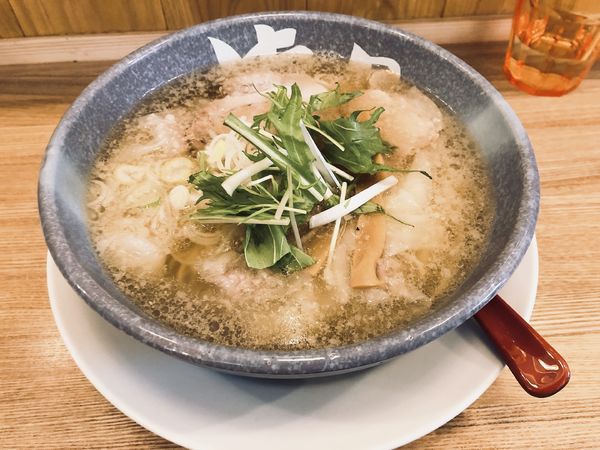 「ワンタンメン（塩）こってり830円」@ワンタンメンの満月 三鷹店の写真