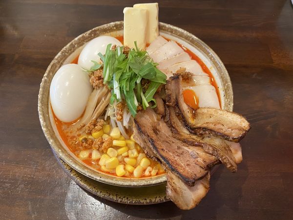 「辛味噌ラーメン全増1080＋バター100＋煮卵100」@麺や風虎の写真