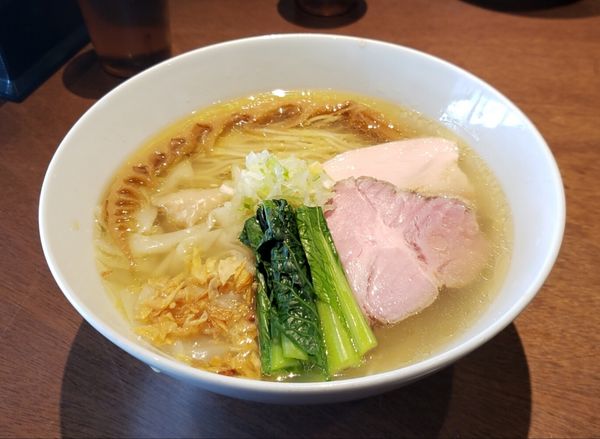 「らぁ麺(塩)850円＋ワンタン２個100円」@らぁ麺 すぎ本の写真