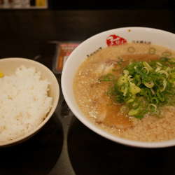 ラーメン 並 麺硬め30秒＋脂多め＋セルフ辛いの多め＋セルフ