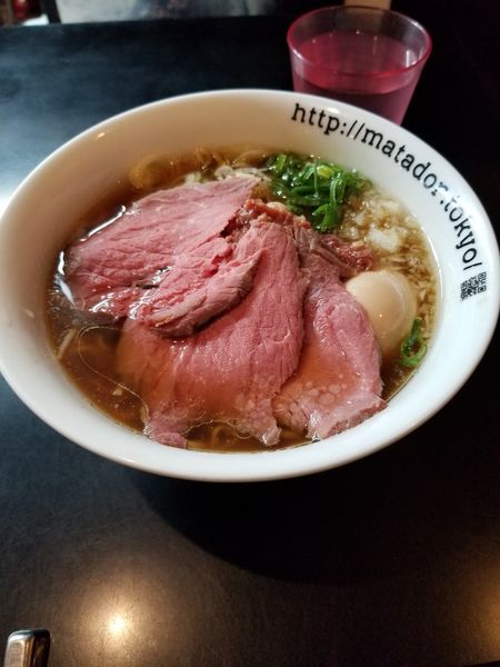 「贅沢焼牛らぁ麺　醤油　大盛」@牛骨らぁ麺 マタドール 本店の写真