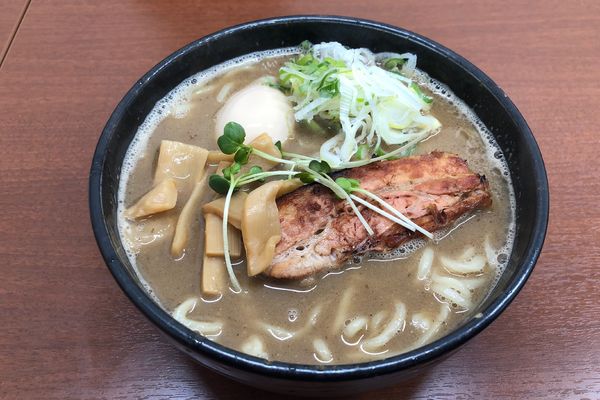 「【夜の部】ラーメン(太麺)830円+大盛100円+味玉100円」@ラーメン ひかりの写真