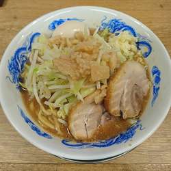豚玉ラーメン(880円)