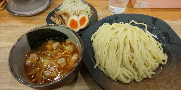 「辛味つけ麺中盛＋3点盛り」@つけ麺屋 やすべえ 新宿店の写真