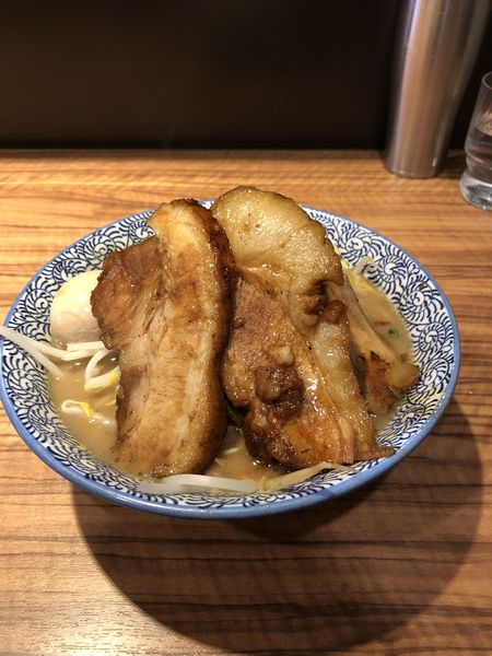 「らーめん＋豚2枚＋味玉」@ラーメン燈郎の写真