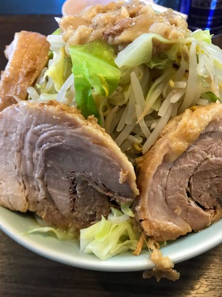 「ラーメン小豚 生卵」@かじろうramen7の写真