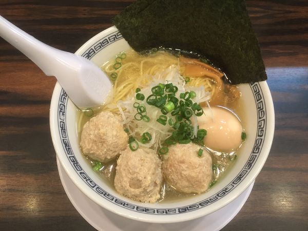「しお味玉入り（味玉塩ラーメン）（大盛）」@稲荷屋の写真