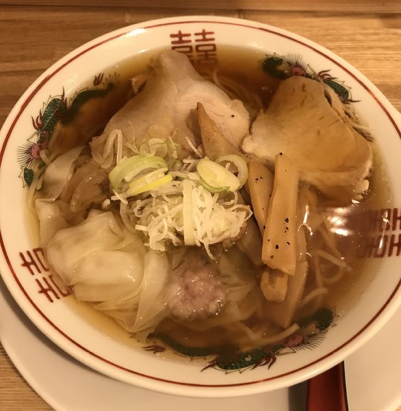 「ワンタンメン(小)¥680」@ワンタンメンの満月 三鷹店の写真