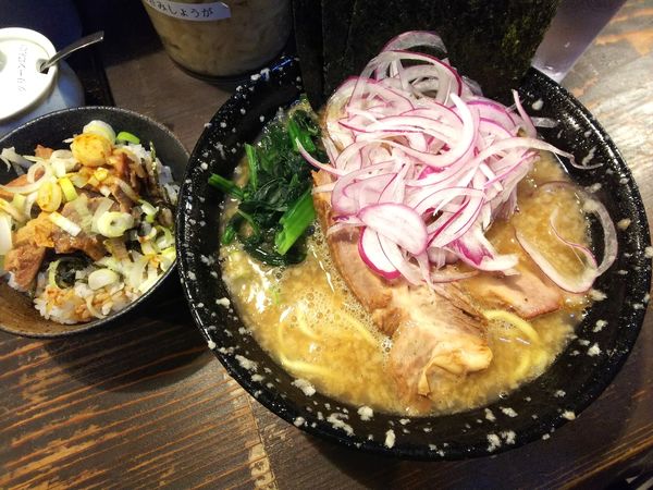 「【限定】白ラーメン＋半チャーシューまぶしなど　820＋α円」@家系ラーメン クックらの写真