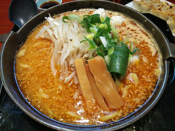 「【限定】酒粕焼き味噌らーめん　＋餃子：半額サービス券」@麺屋 蔵人 茅野本店の写真