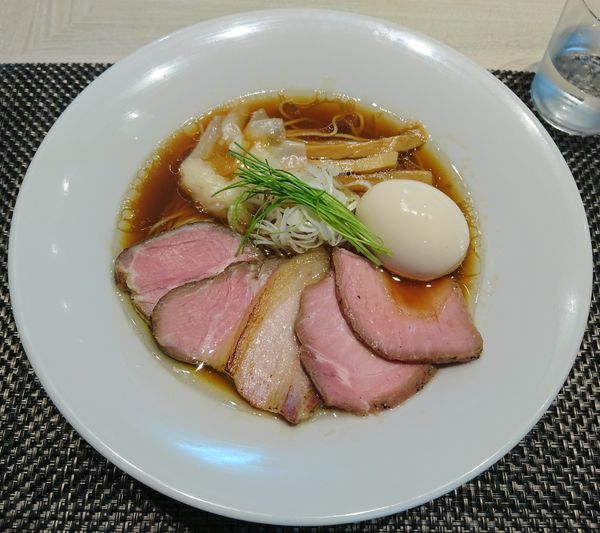 「特製中華蕎麦＜醤油＞（細麺）」@宍道湖しじみ中華蕎麦 琥珀 東京本店の写真