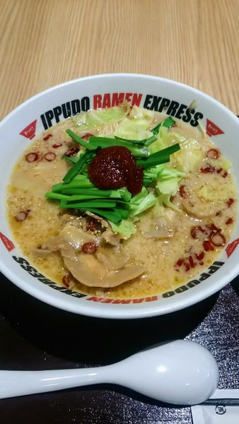 「博多もつとんこつ」@IPPUDO RAMEN EXPRESS さいたま新都心コクーン店の写真