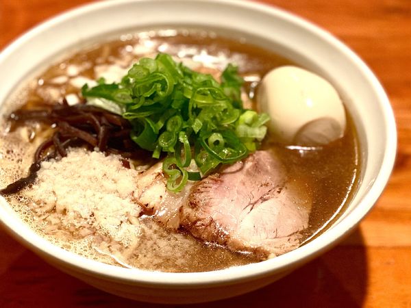 「背脂煮干し醤油ver1」@麺や 亀陣の写真