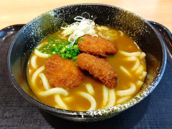 「三元豚カツカレーうどん(並盛)1,180円」@ANA FESTA 60番ゲートフードショップの写真