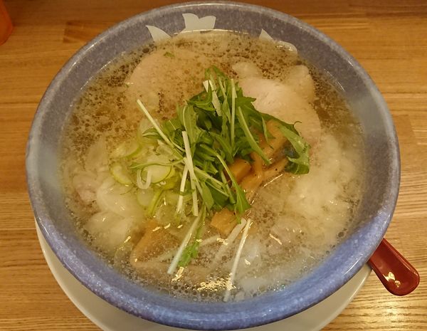 「塩ワンタンメン（こってり）」@ワンタンメンの満月 三鷹店の写真