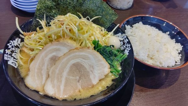 「ネギラーメン(醤油)クーポンライス」@町田商店 入間店の写真