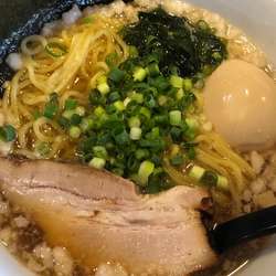 牡蠣醤油背脂味玉ラーメン860円