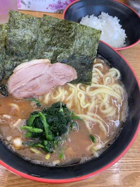 「ラーメン 700円+ライス無料」@麺家 紫極の写真