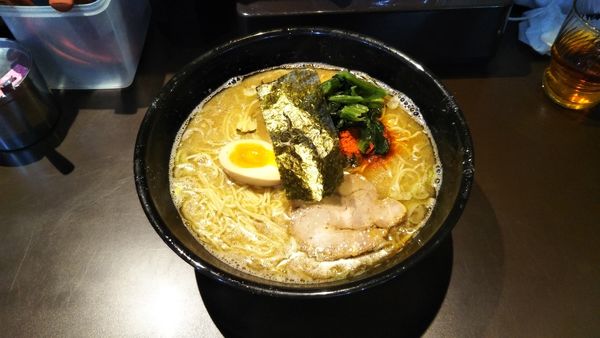 「塩節豚骨　大盛　choi辛W」@横浜らーめん 源泉の写真