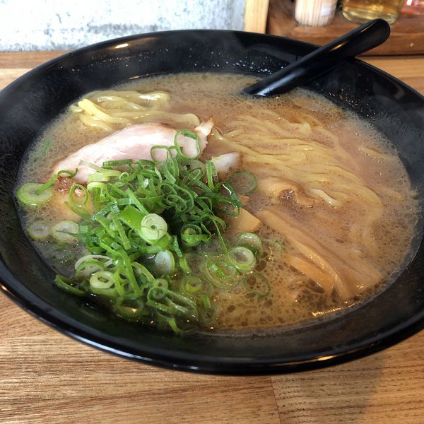「ラーメン とんこつ醤油(650円)」@麺や わらすこの写真