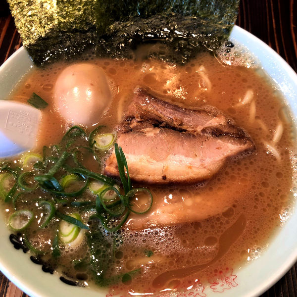 「ラーメン　750円　半熟味玉　120円」@横浜家系元町家の写真