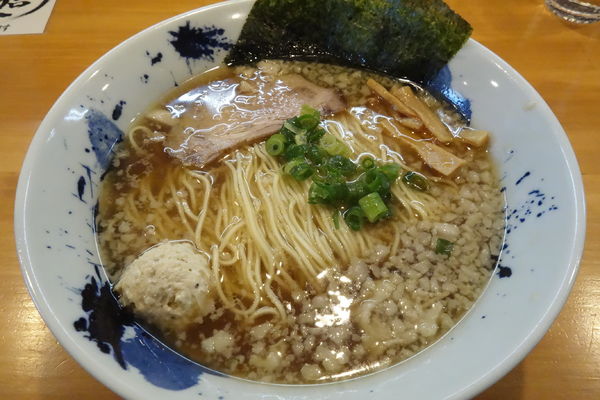 「背脂入りしょうゆらーめん」@下馬らーめん 信の写真