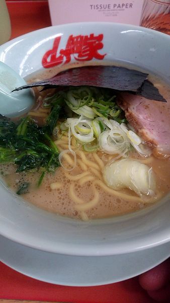 「醤油ラーメン」@ラーメン山岡家 熊谷店の写真