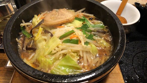 「石焼醤油ラーメン」@石焼らーめん 火山 上小塙店の写真