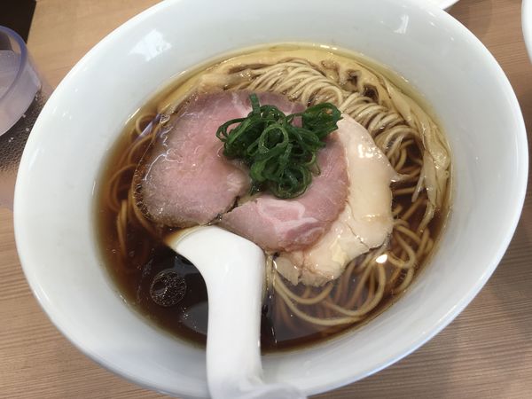 「醤油らぁ麺」@らぁ麺 はやし田 横浜店の写真