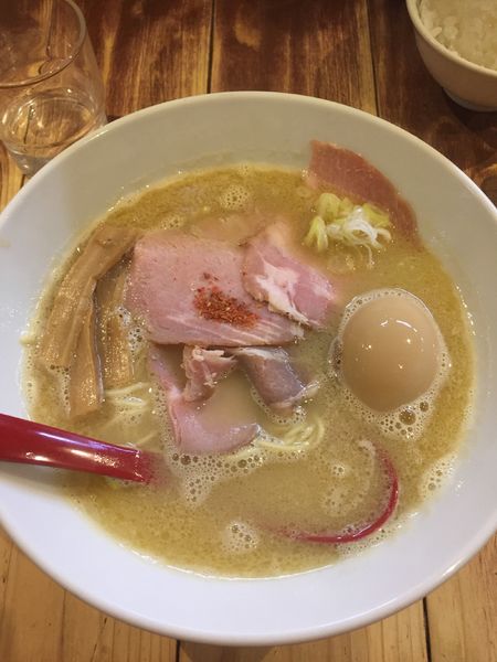 「塩らぁめん＋味玉＋ライス ¥850＋90＋100」@麺肆 秀膽の写真