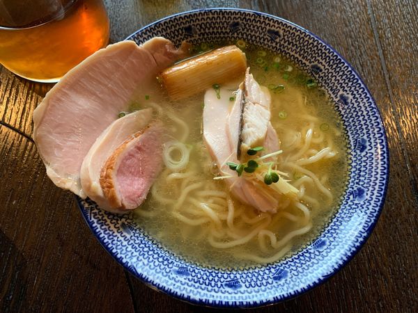 「限定ホッケの塩そば　トッピングチャーシュー」@中華そば ひしおの写真