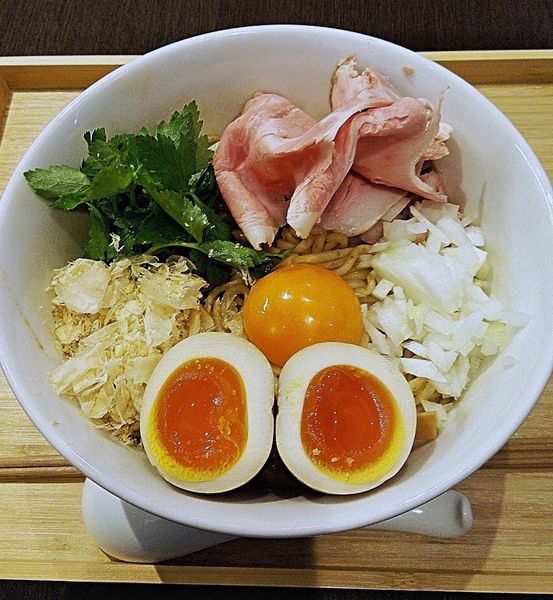 「まぜそば(大盛無料)880円＋燻製煮玉子 120円」@拉麺 ぶらいの写真
