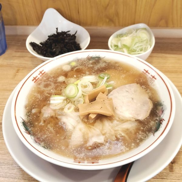 「ワンタンメン（小）こってり岩のりネギ」@ワンタンメンの満月 三鷹店の写真