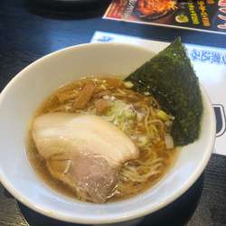 中華そば醤油　590円　半チャーハン280円