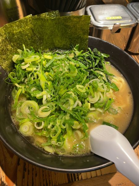 「ラーメン　青ネギ」@横浜家系ラーメン 石川家 大宮店の写真