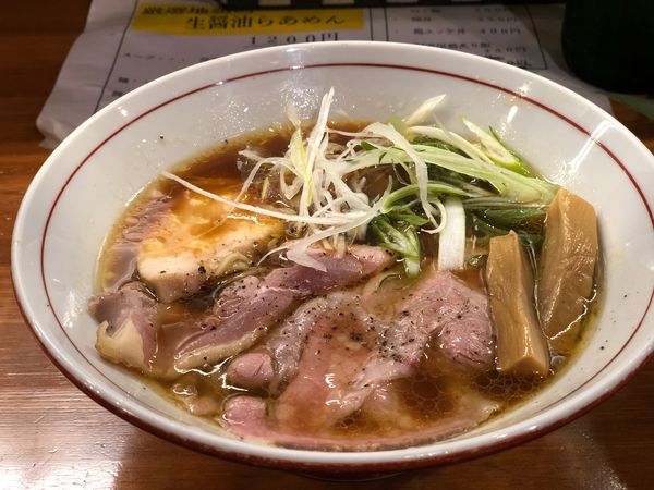 「厳選地鶏の生醤油らあめん」@醤油と貝と麺そして人と夢の写真