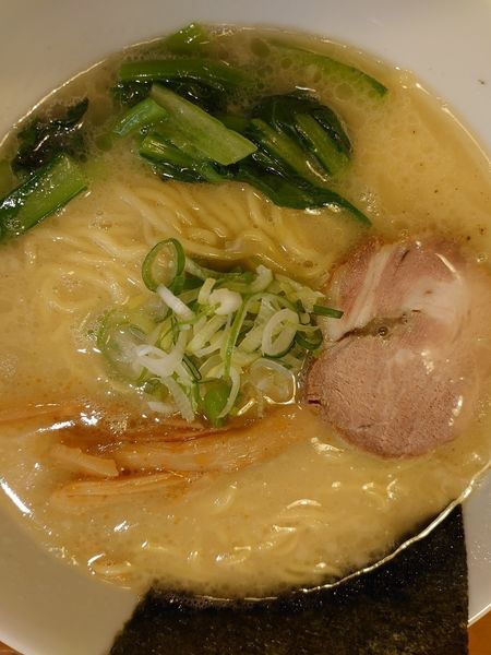 「塩豚骨ラーメン大盛」@本場中華麺店 旨麺の写真
