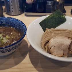 にぼとんつけ麺　８８０円