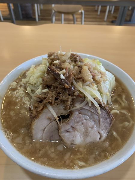 「ラーメン　ニンニク少な目　ヤサイ　アブラ」@俺の生きる道 つくば店の写真