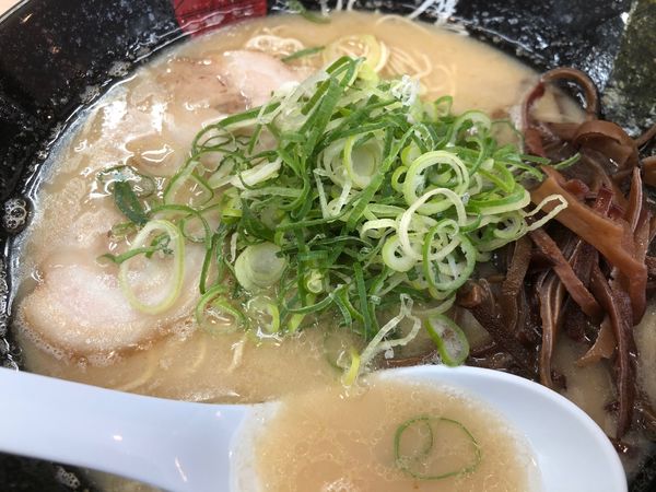 「ラーメン＋替え玉」@博多禿鷹 向河原店の写真
