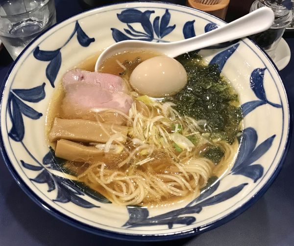 「醤油味たま支那そば」@世田谷磯野の写真