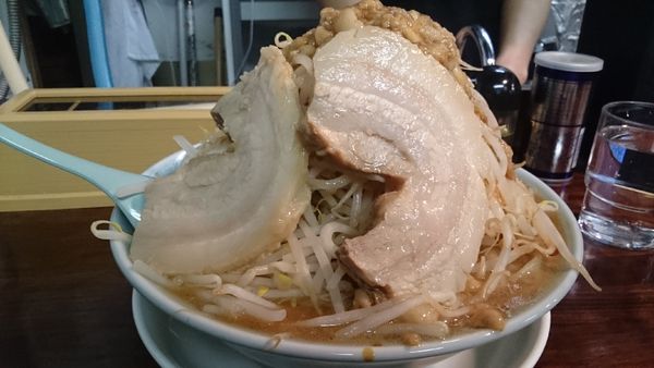「ラーメン・大盛(野菜脂増し味濃いめ)￥８５０」@豚星の写真