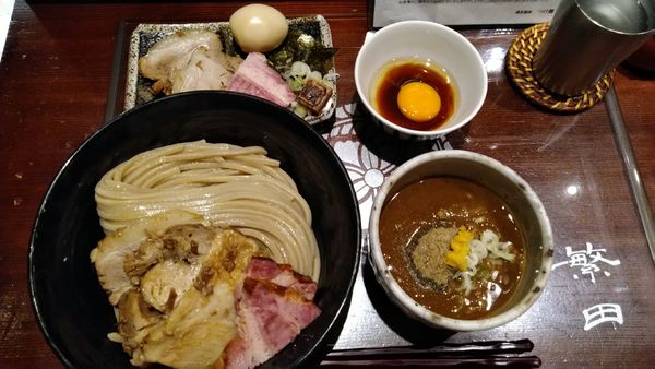「特製つけ麺＋つけ玉」@つけ麺 繁田の写真