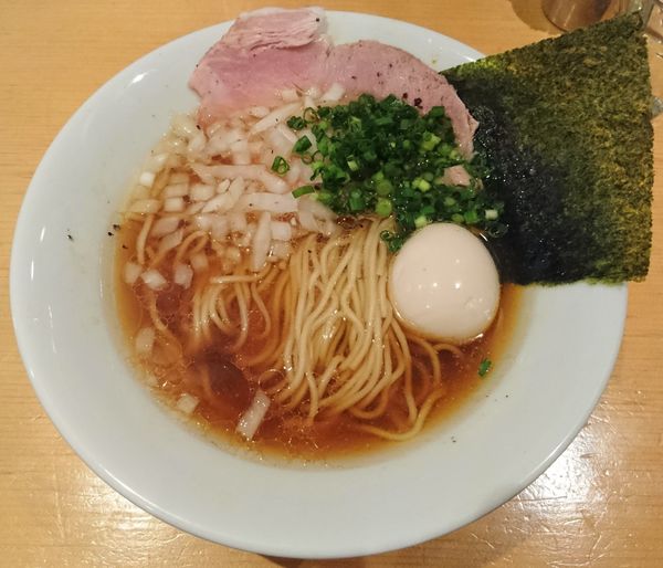 「旨味だし淡麗醤油 煮玉子入り」@麺屋 まほろ芭の写真