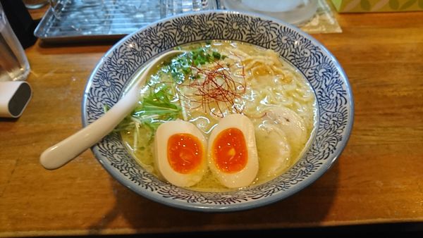 「濃厚鶏白湯ラーメン(こってり) 味玉」@濃厚鶏白湯らーめん 麺屋一楽の写真